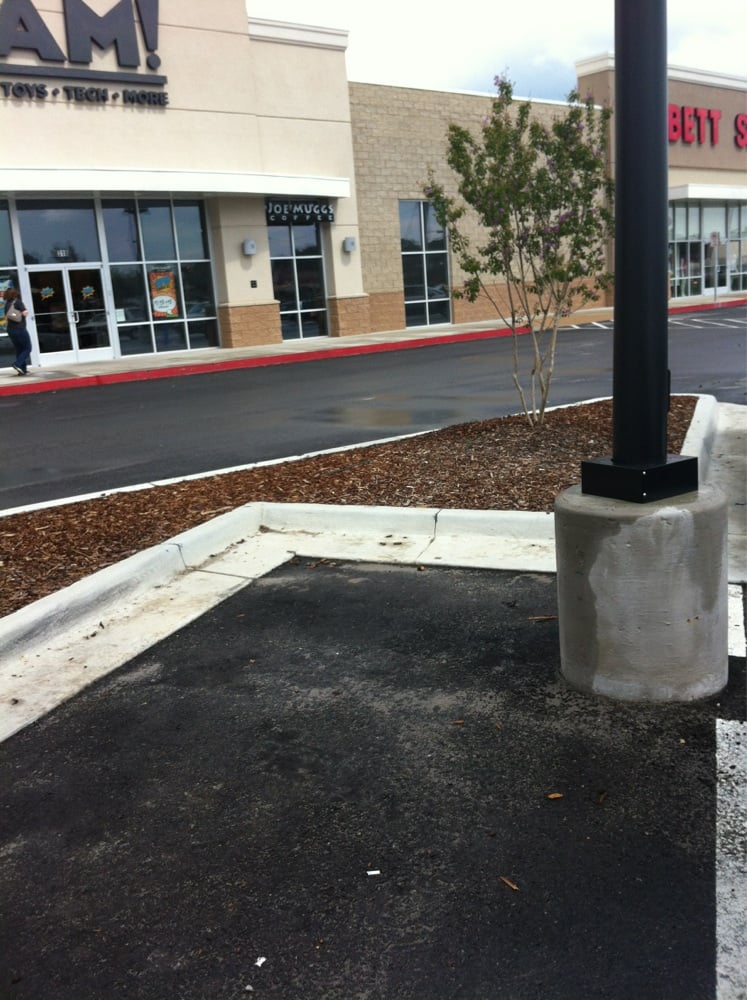 BOOKSAMILLION Updated September 2024 318 Cox Creek Pkwy, Florence