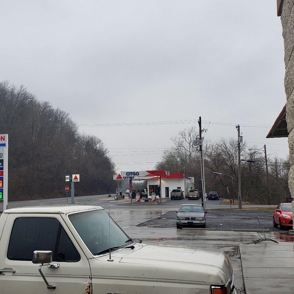 Wades Exxon - a gas station and a pickup truck - Gas Stations Near Me - Leslie, Arkansas Wades Exxon - a gas station and a pickup truck - Gas Stations Near Me - Leslie, Arkansas