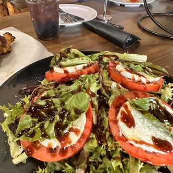 V Pizza + Flask & Cannon - Caprese Salad, nice and healthy for lunch - Pizza Near Me - Jacksonville Beach, Florida V Pizza + Flask & Cannon - Caprese Salad, nice and healthy for lunch - Pizza Near Me - Jacksonville Beach, Florida