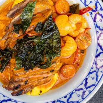 Pineapple Thai - Duck Dynasty ($31) - Thai Near Me - Cupertino, California