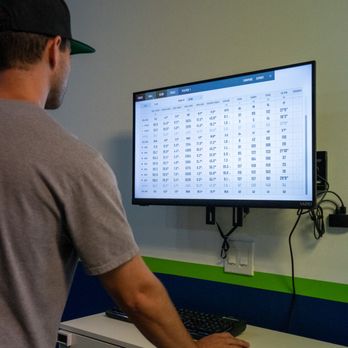 GolfShac - Matt checking average carry distance and side spin - Golf Near Me - Lawndale, California GolfShac - Matt checking average carry distance and side spin - Golf Near Me - Lawndale, California