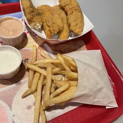 Don & Millie's - Adult chicken strips meal