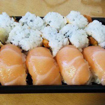 Sushi Kudasai - Spicy salmon platter - Sushi Bars Near Me - Seattle, Washington