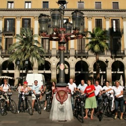 Barcelona Ciclo Tour - Barcelona City Bike Tour. Designed for all ages, the tour stops every hundred meters to discuss the sights.