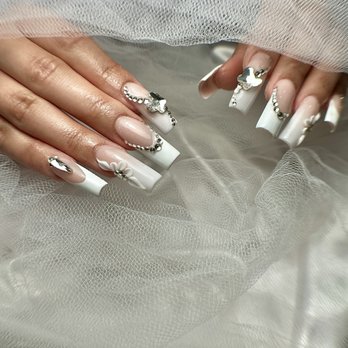 E'loor Nail Bar - Nail Salons Near Me - Los Angeles, California