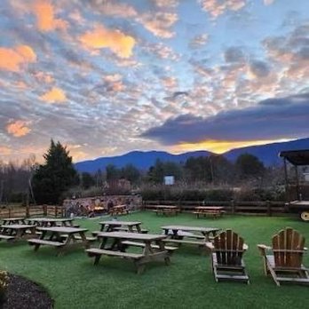 Blue Mountain Brewery - Brewpubs Near Me - Afton, Virginia