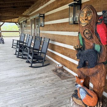 Townsend Visitor Center - Inviting front porch - American Near Me - Townsend, Tennessee
