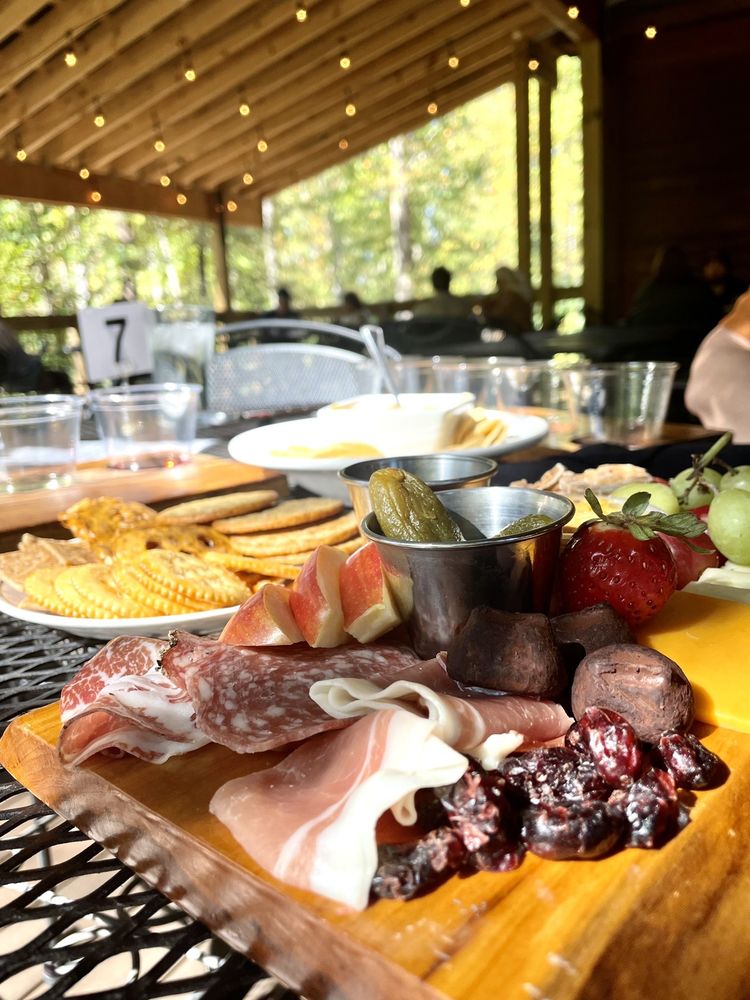 SANDERS RIDGE Updated September 2024 76 Photos & 33 Reviews 3200 Round Hill Rd, Boonville