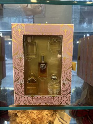 Bloomingdale's by null