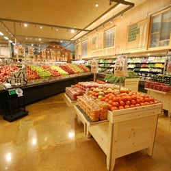 Lazy Acres Market - Produce area at Lazy acres Long Beach store.