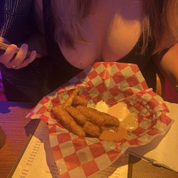 Bern's Tavern - The fried Zucchini was excellent!!