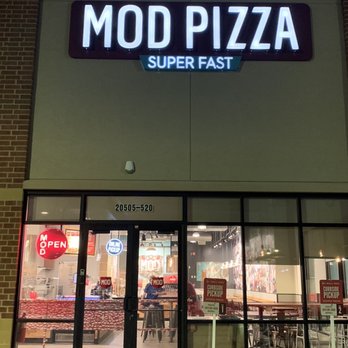 MOD Pizza - Restaurant's main entrance - Pizza Near Me - Kildeer, Illinois