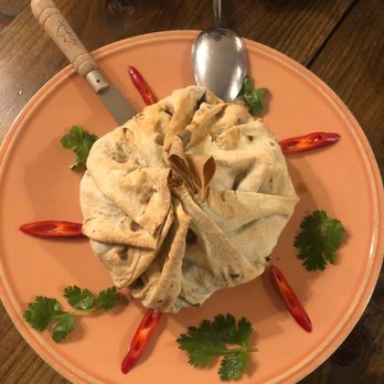 Ararate - Baked lavash with a surprise inside - Restaurants Near Me - Lisbon, 11