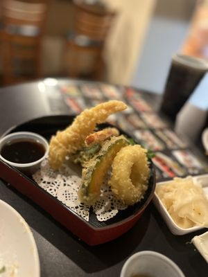 Maru Sushi by null