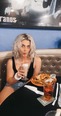 Lindy's Diner by null