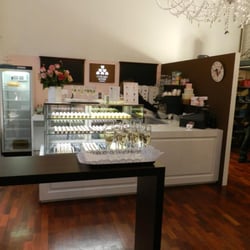 Cupcake Affair Bern - Our small but perfectly formed shop!
