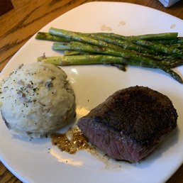 Center cut sirloin with mashed potatoes and asparagus Center cut sirloin with mashed potatoes and asparagus