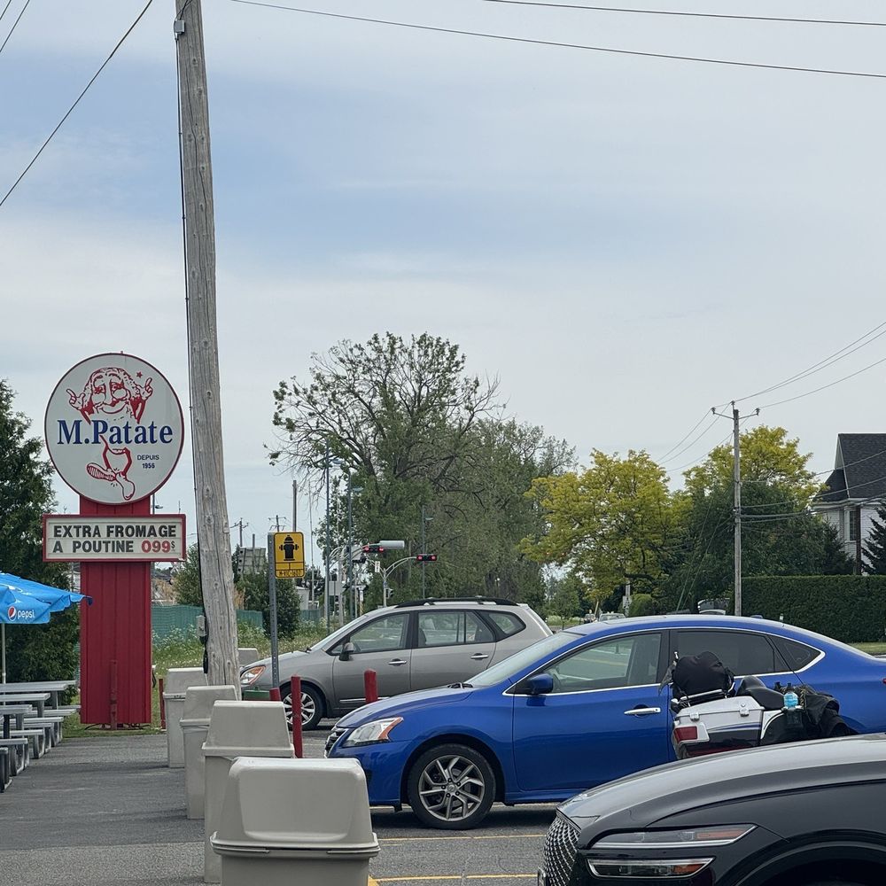 Restaurant M Patate - Outside - Restaurants Near Me - Varennes, Quebec Restaurant M Patate - Outside - Restaurants Near Me - Varennes, Quebec