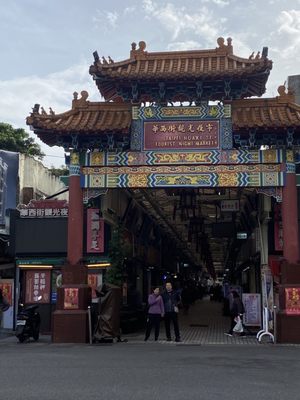 Huaxi Street Night Market by null