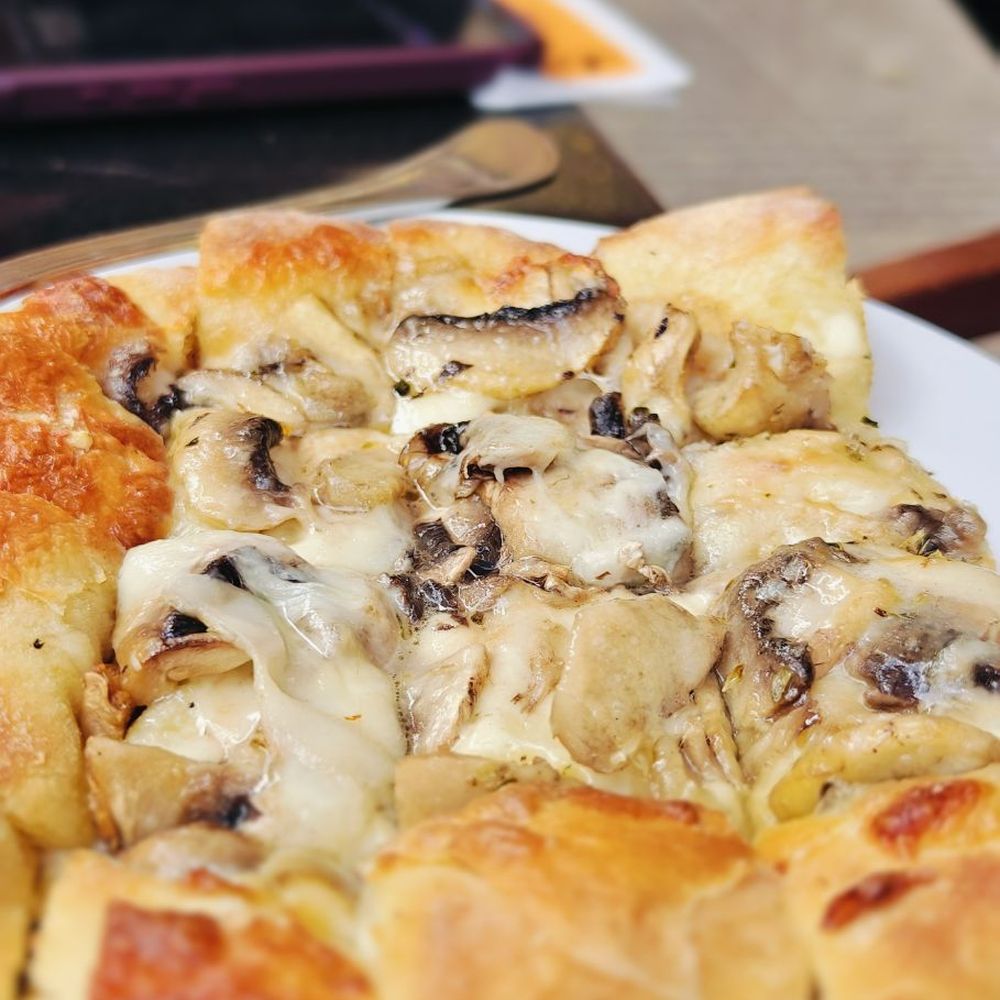 The BEST iced latte ever!!! Mandorlat is a gift from the heavens😍 I wish I  could share the taste of this with my friends who warned me about missing  american coffee😂newsflash american coffee is CHEEKS ..., image size:1000x1000