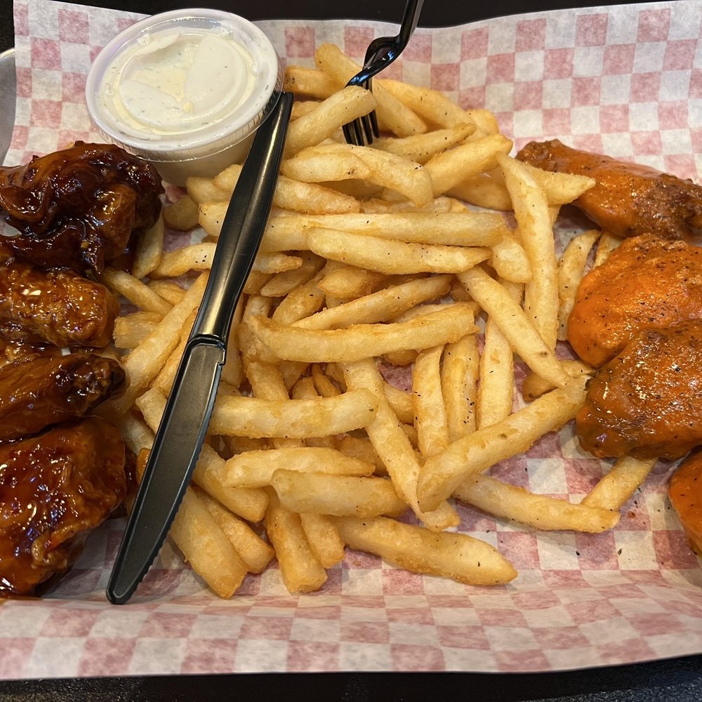 Wing Snob - 8pc 50/50 meal - Chicken Wings Near Me - Mission, Texas Wing Snob - 8pc 50/50 meal - Chicken Wings Near Me - Mission, Texas