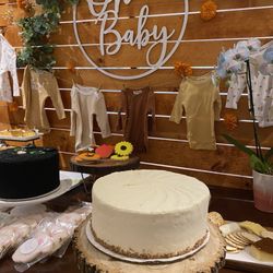 SusieCakes - Menlo Park - 9 inch carrot Seasonal Layer Cake (9")