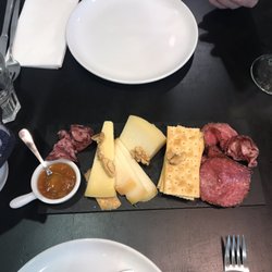 Taninos - Mixed cheese and charcuterie