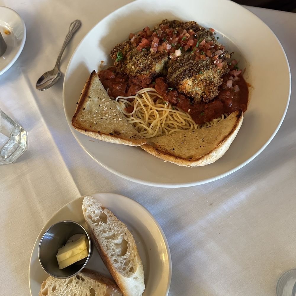 The Woodford Inn - Chicken marinara - Bed & Breakfast Near Me - Versailles, Kentucky The Woodford Inn - Chicken marinara - Bed & Breakfast Near Me - Versailles, Kentucky