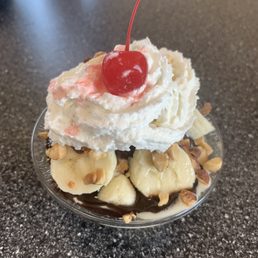 Single scoop banana dodge sundae.