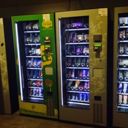 Nervión Plaza - La zona para trabajadores, es genial, porque tienes snacks y bebidas baratísimas :) (café a 0'40€ y agua a 0,50€)