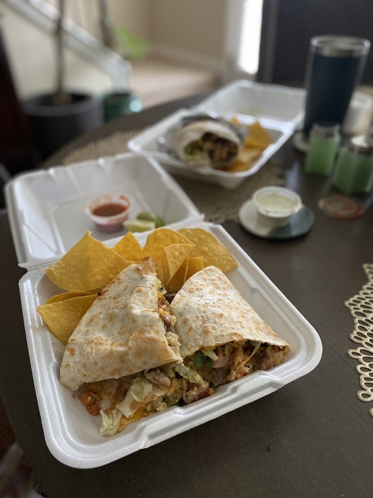 BURRITOS & BEER Updated September 2024 131 Photos & 195 Reviews