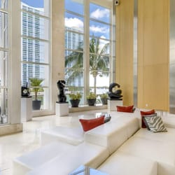 Carbonell Brickell Key