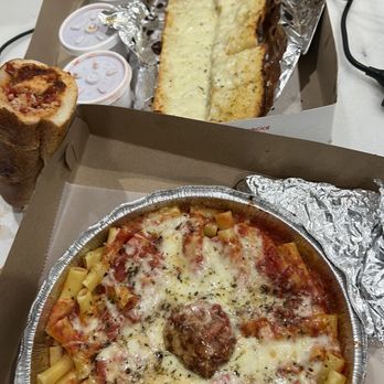 Screamin' Mimi's - Baked ziti, cheesy garlic bread, chicken parm sub - Pizza Near Me - Savannah, Georgia