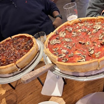 Giordano's - Deep dish pizza - Pizza Near Me - Chicago, Illinois