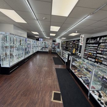 BLUEMOON SMOKE & VAPE OUTLETS - Updated June 2026 - 30 Photos - 1147  Broadway, Somerville, Massachusetts - Vape Shops - Phone Number