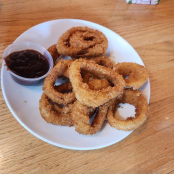 Applebee's Grill + Bar - Crispy onion rings as an appetizer kept me content and satisfied into our main course arrived - Sports Bars Near Me - Redlands, California