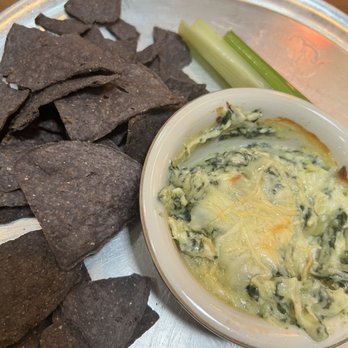 Owl’s Roost Brewery - Spinach dip with "homemade" garlic crisps - Pizza Near Me - Franklinton, North Carolina Owl’s Roost Brewery - Spinach dip with "homemade" garlic crisps - Pizza Near Me - Franklinton, North Carolina