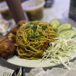 Tropical Vibes Restaurant and Bar - Chow making with fried chicken