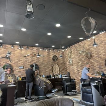 Scissors & Razors - Super cool space. Very meticulous - Barbers Near Me - San Diego, California Scissors & Razors - Super cool space. Very meticulous - Barbers Near Me - San Diego, California