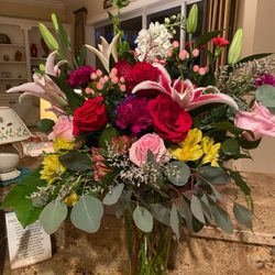 Ordered a bouquet for a friend as a thank you. It was beautiful, arrived on time and smelted great.