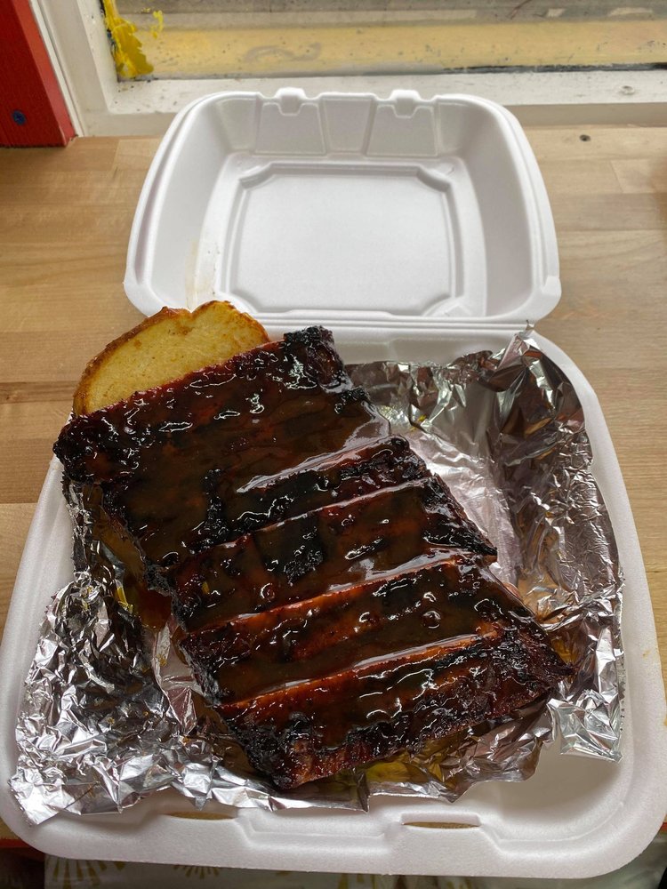 LICKERS BBQ Updated September 2024 1504 Belmont Ave, Youngstown