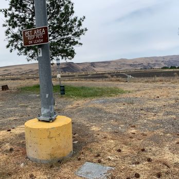 Vernita Safety Rest Area - Designated pet area with a view of some beautiful rocks. - Rest Stops Near Me - Mattawa, Washington Vernita Safety Rest Area - Designated pet area with a view of some beautiful rocks. - Rest Stops Near Me - Mattawa, Washington