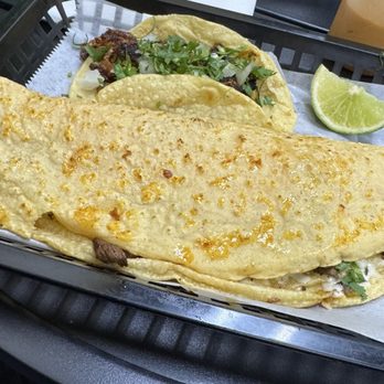 Taqueria El Comalito - Steak quesadilla and taco Al pasto - Mexican Near Me - Arlington Heights, Illinois Taqueria El Comalito - Steak quesadilla and taco Al pasto - Mexican Near Me - Arlington Heights, Illinois