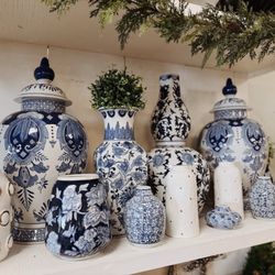 House Special Interiors - Blue and white vases