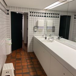 Bringezu - Damen-WC