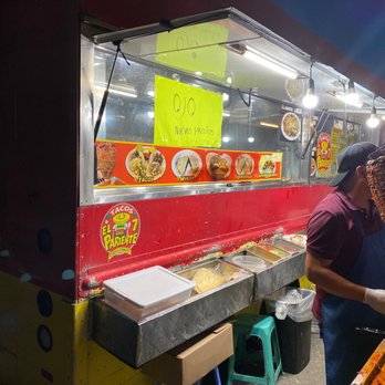 El Pariente - a man serving food from a food truck - Mexican Near Me - Huntington Park, California