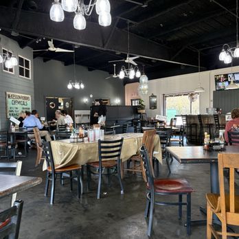 Farmhouse Cafe - Main seating - American Near Me - Huntsville, Texas