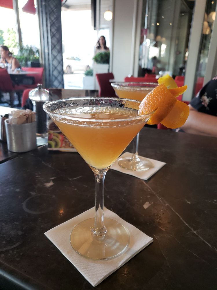 15 Photos Taksim Meydanı, İstanbul, Turkey Bars