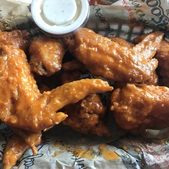 Roosters - 10 traditional hot garlic wings - Chicken Wings Near Me - Columbus, Ohio