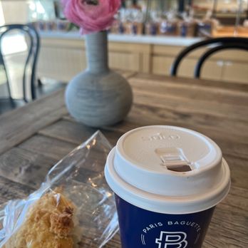 Paris Baguette - What a touch of elegance with real flowers on each tables!! - Bakeries Near Me - Sunnyvale, California Paris Baguette - What a touch of elegance with real flowers on each tables!! - Bakeries Near Me - Sunnyvale, California
